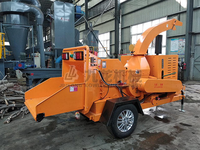 移動樹枝粉碎機(jī)提升園丁工作效